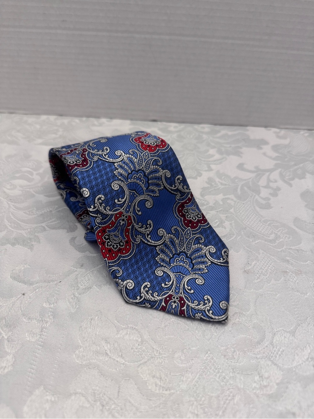Jos.A.Bank Signature Silk Tie Old Money Preppy Dapper Preppy Blue Paisley